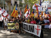 Un grupo del MIC hace una ofrenda en Barcelona y otro de Alianza Nacional intenta entrar en la zona