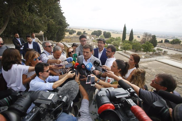 El presidente de Cs, Albert Rivera, junto a Juan Marín