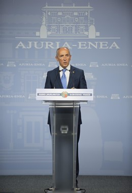 El portavoz del ejecutivo vasco, Josu Erkoreka, 