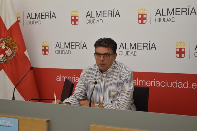 Miguel Cazorla, portavoz municipal de Cs, en rueda de prensa
