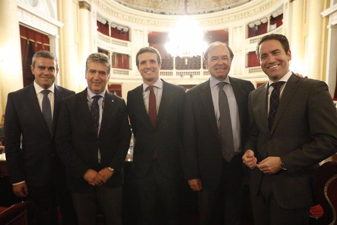 El presidente del PP, Pablo Casado, preside la reunión del Grupo Popular en el S