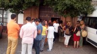 Concentración en el centro de menores de Carmona (Sevilla), con el apoyo municipal, para pedir mejora de condiciones