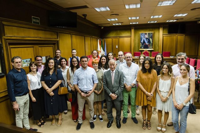 Toma de posesión de los dieciséis nuevos funcionarios de la Diputación.