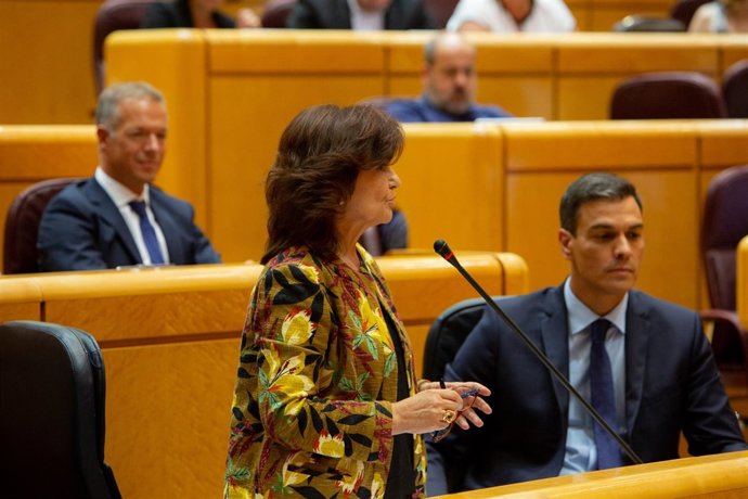 Pedro Sánchez y Carmen Calvo en el Senado