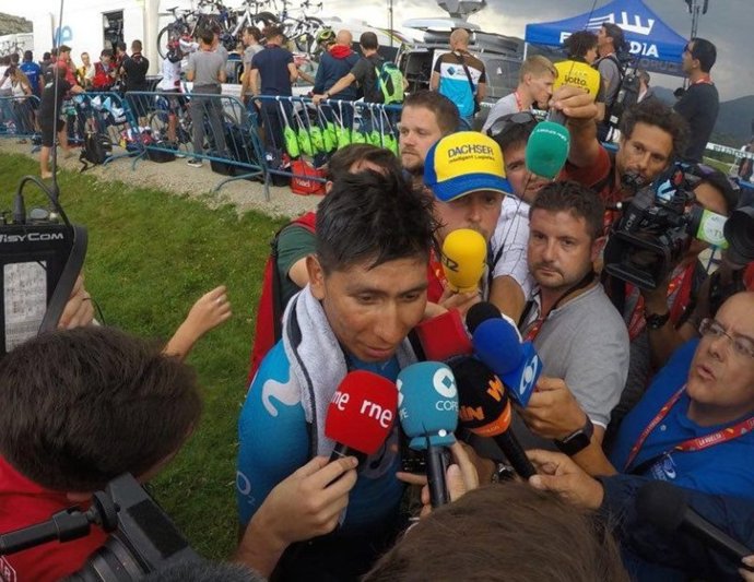 Nairo Quintana atiende a los medios en La Vuelta a España