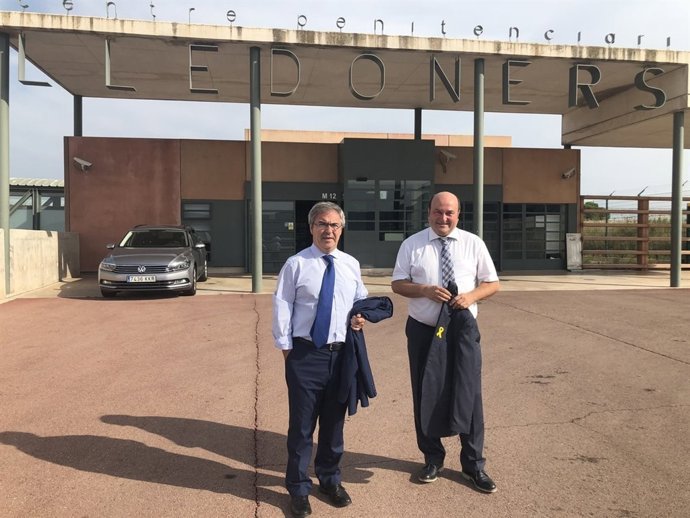 Andoni Ortuzar i Joseba Aurrekoetxea després d'abandonar la presó de Lledoners