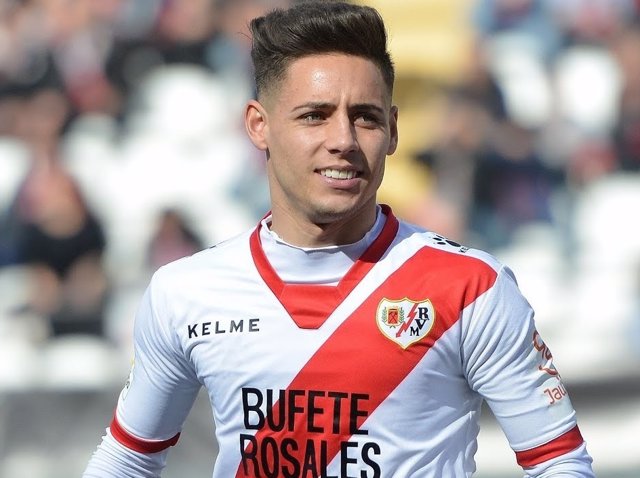 Álex Moreno renueva con el Rayo Vallecano hasta 2021