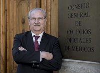 Los médicos acogen con "desencanto, decepción y preocupación" la dimisión de Montón