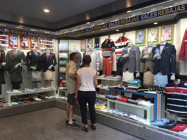 Fotos recursos de rebajas de verano, ropa, complementos, tienda