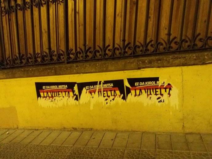 Carteles en contra de la Vuelta Ciclista en Getxo