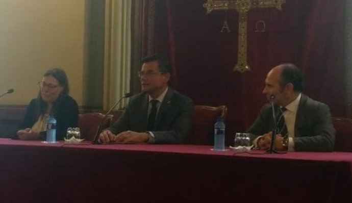 Marta Torre-Schaub a la izquierda.