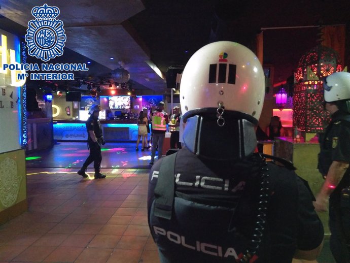 Intervención de la Policía Nacional en una discoteca de playa del Inglés