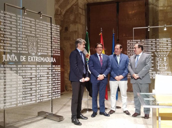 Firma del concierto de Atención Farmacéutica de Extremadura