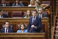 Casado pide a Borrell que aclare si está por hacer cumplir la ley en Cataluña o por influir sobre los jueces