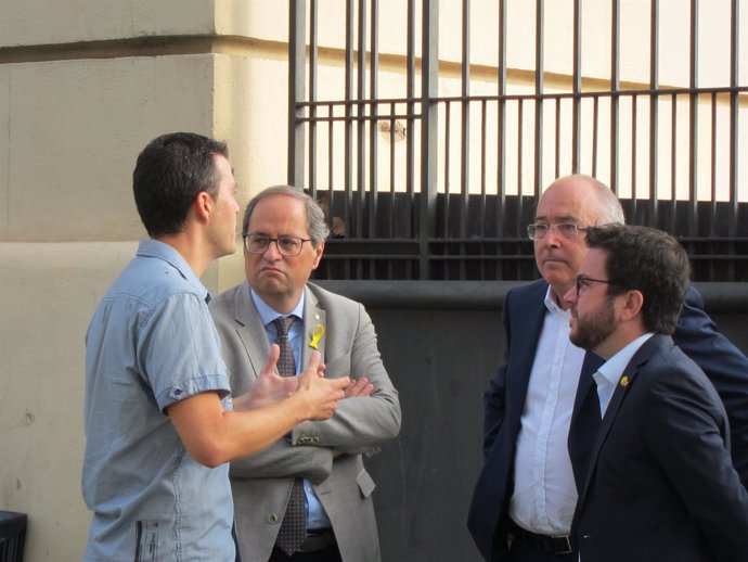 Quim Torra, Josep Bargalló y Pere Aragonès, en una visita a una escuela