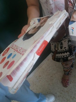 Uno de los libros de texto en mal estado en Sevilla