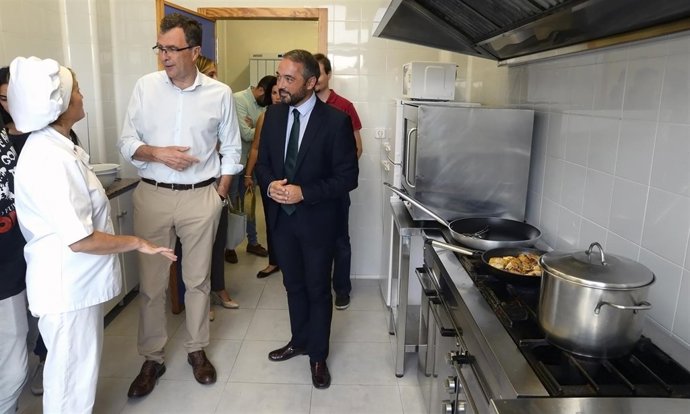 José Ballesta visita la Escuela Infantil de El Lugarico