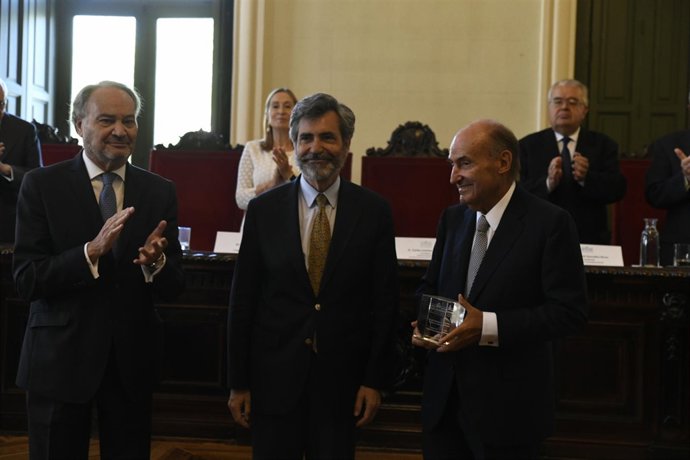 Entrega del premio Excelencia y calidad en la Justicia a los Padres de la Consti