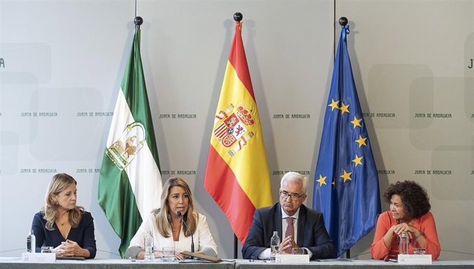 Susana Díaz firma el convenio para identificar a víctimas de la Guerra Civil