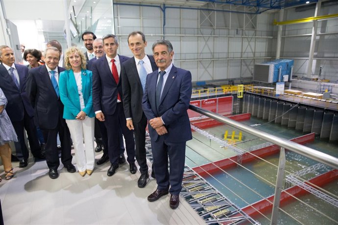 Visita de Pedro Duque y autoridades regionales al IH