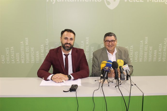 Delegado de Conocimiento y el alcalde de Vélez. Planes empleo Junta