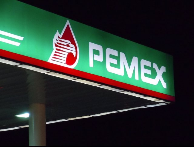 Símbolo de Petróleos Mexicanos, empresa a la que pertenece el conducto de gas