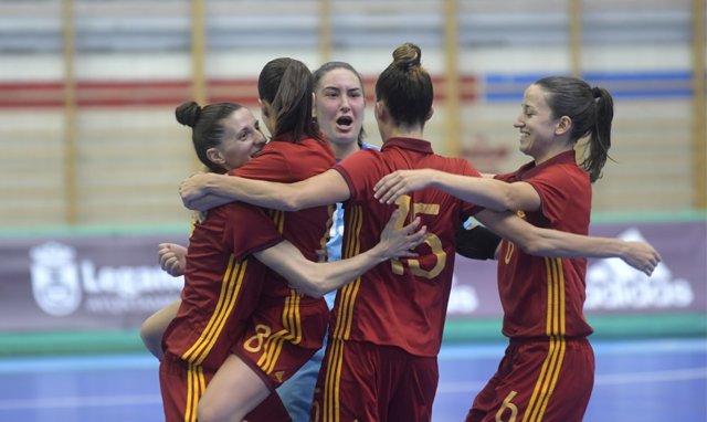 La selección española femenina de fútbol sala celebra un gol en el Preeuropeo