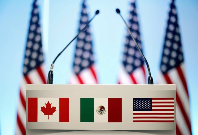 Banderas de México, Canadá y Estados Unidos