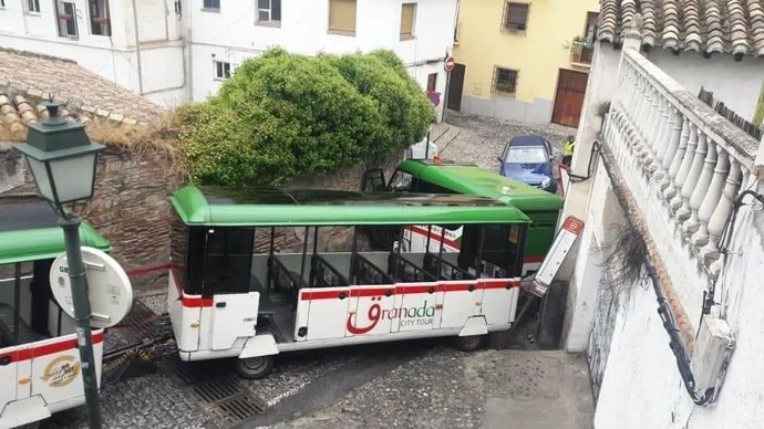 Accidente del tren turístico en el Carril de la Lona