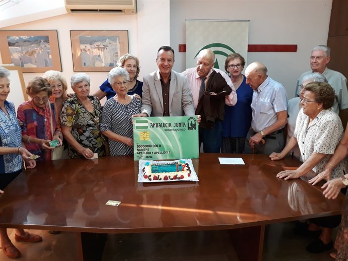 Acto sobre la tarjeta 'Andalucía Junta sesentaycinco' 