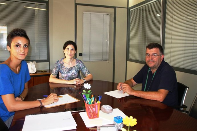 Regidora Sanidad, A. Martin, directora de Mercados, G. Sesé y gerente Asaj, J. S