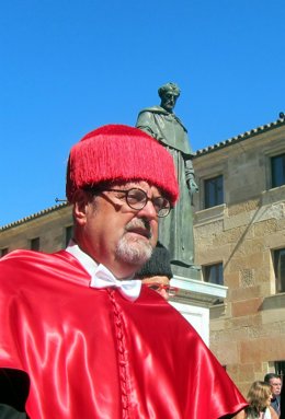 En el Patio de Escuelas de la USAL.                            