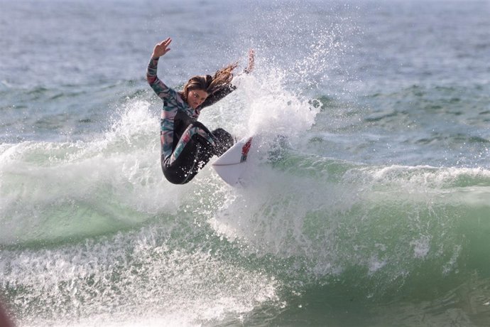 La surfista española Leticia Canales