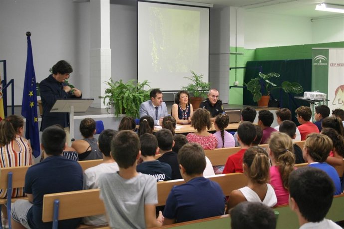 Valenzuela y López (izda.), presentan el Plan Director