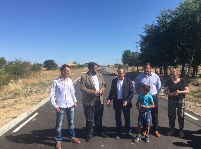 El presidente de la Diputación de Ávila visita las obras en Casasola 13-9-18