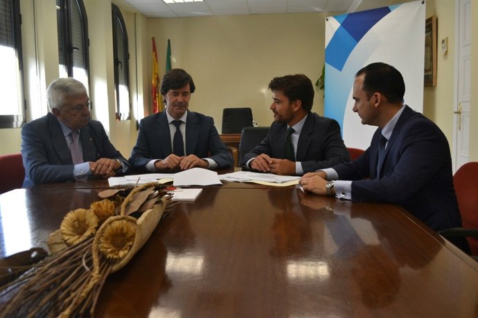 Beltrán Pérez con los empresarios