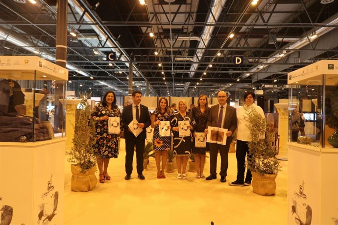 Autoridades durante la presentación en MadridJoya