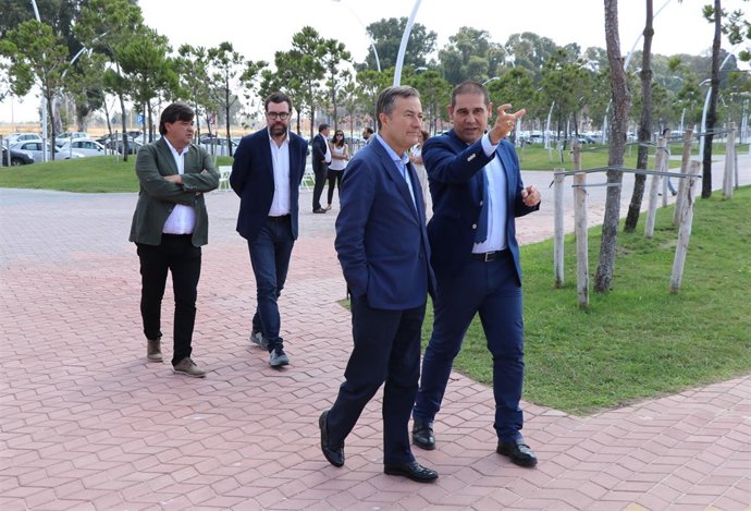 Autoridades de Balareas conocen el Paseo de la Ría. 