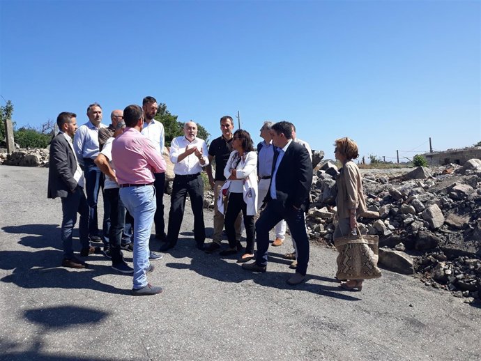 Javier Losada visita la zona cero de la explosión pirotécnica de Tui