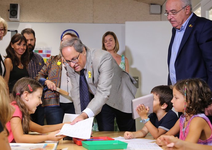 El pte.Q.Torra i el conseller J.Bargalló, a l'escola El Far