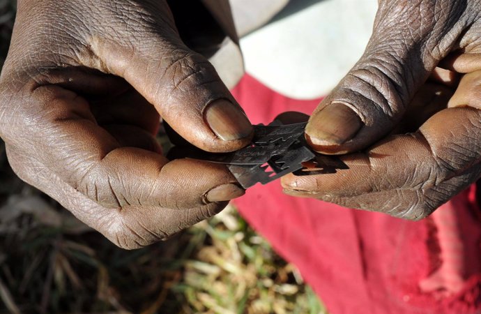 Práctica De La Mutilación Genital Femenina En Uganda