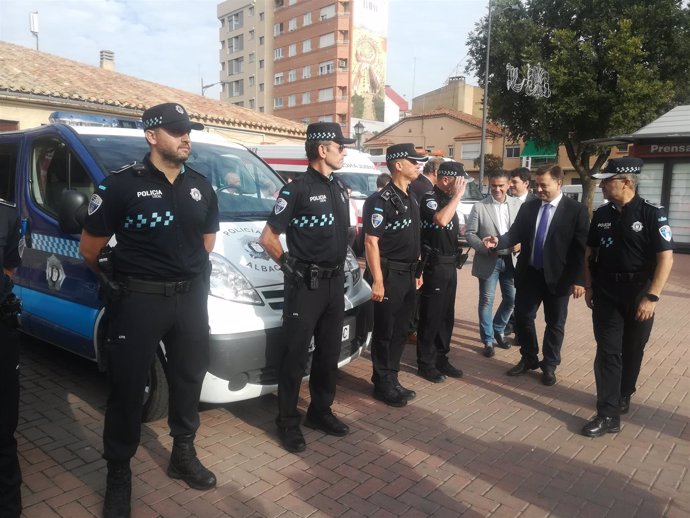 El alcalde de Albacete, Manuel Serrano, en el punto de emergencias de la feria