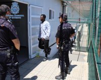 Tres detenidos acusados de tripular una patera con 14 ocupantes al este de Cabo de Gata