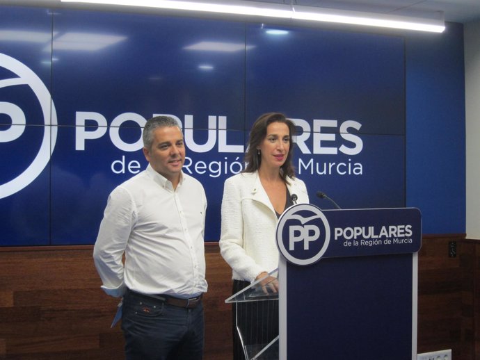 Nuria Fuentes y Jesús Cano, en rueda de prensa            