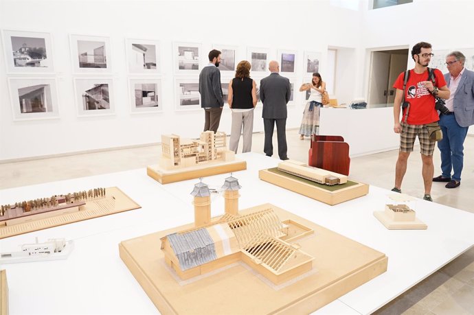Exposición del arquitecto Roberto Valle