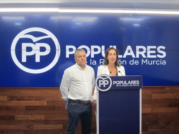 Jesús Cano y Nuria Fuentes, en rueda de prensa                   