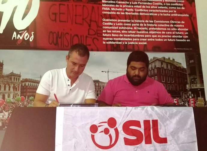 Firmantes del convenio entre CCOO y SI Líder-Chile Walmart. 