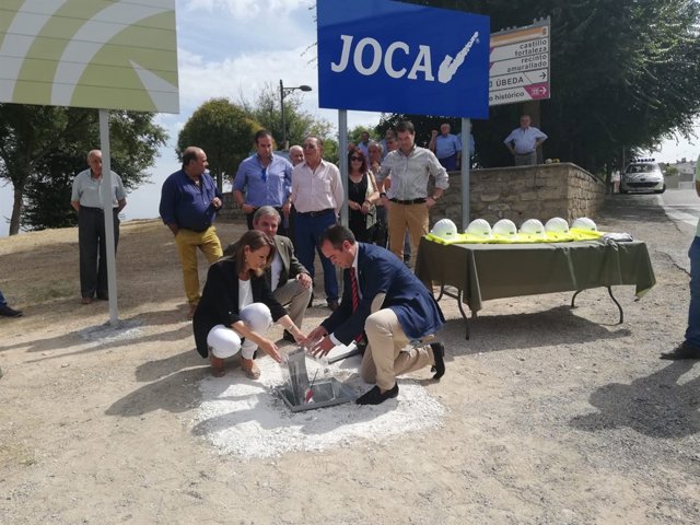 Colocación de la primera piedra de la depuradora de Sabiote.