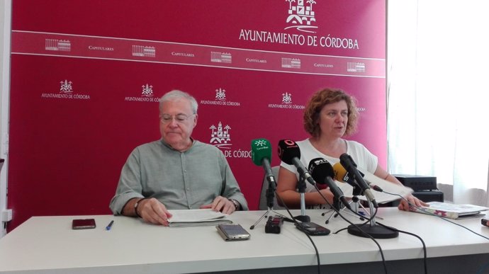 Emilio Aumente y Alba Doblas en la rueda de prensa