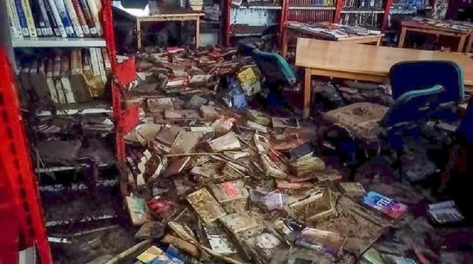 Libros estropeados en la riada de Cebolla